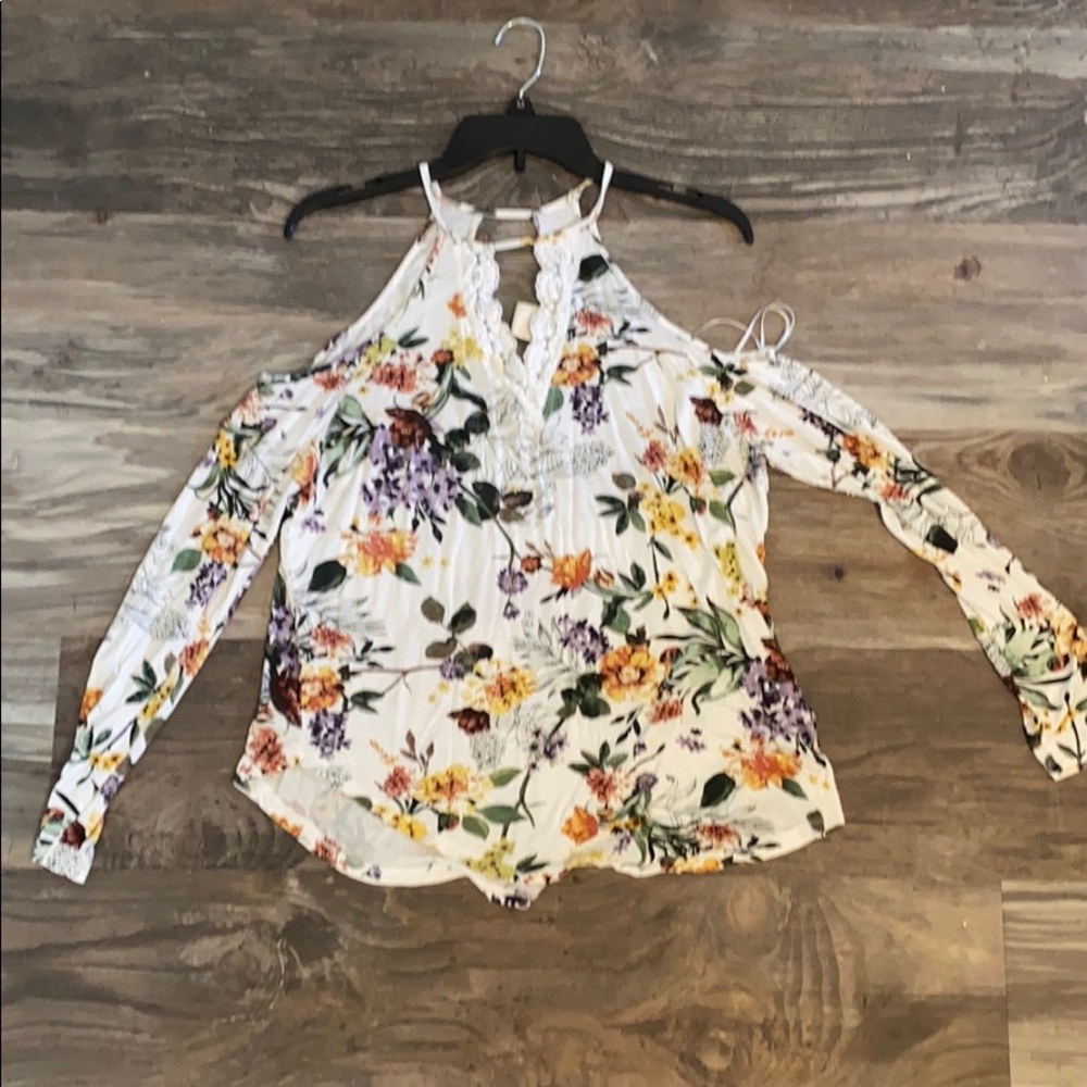 Woman’s open shoulder top